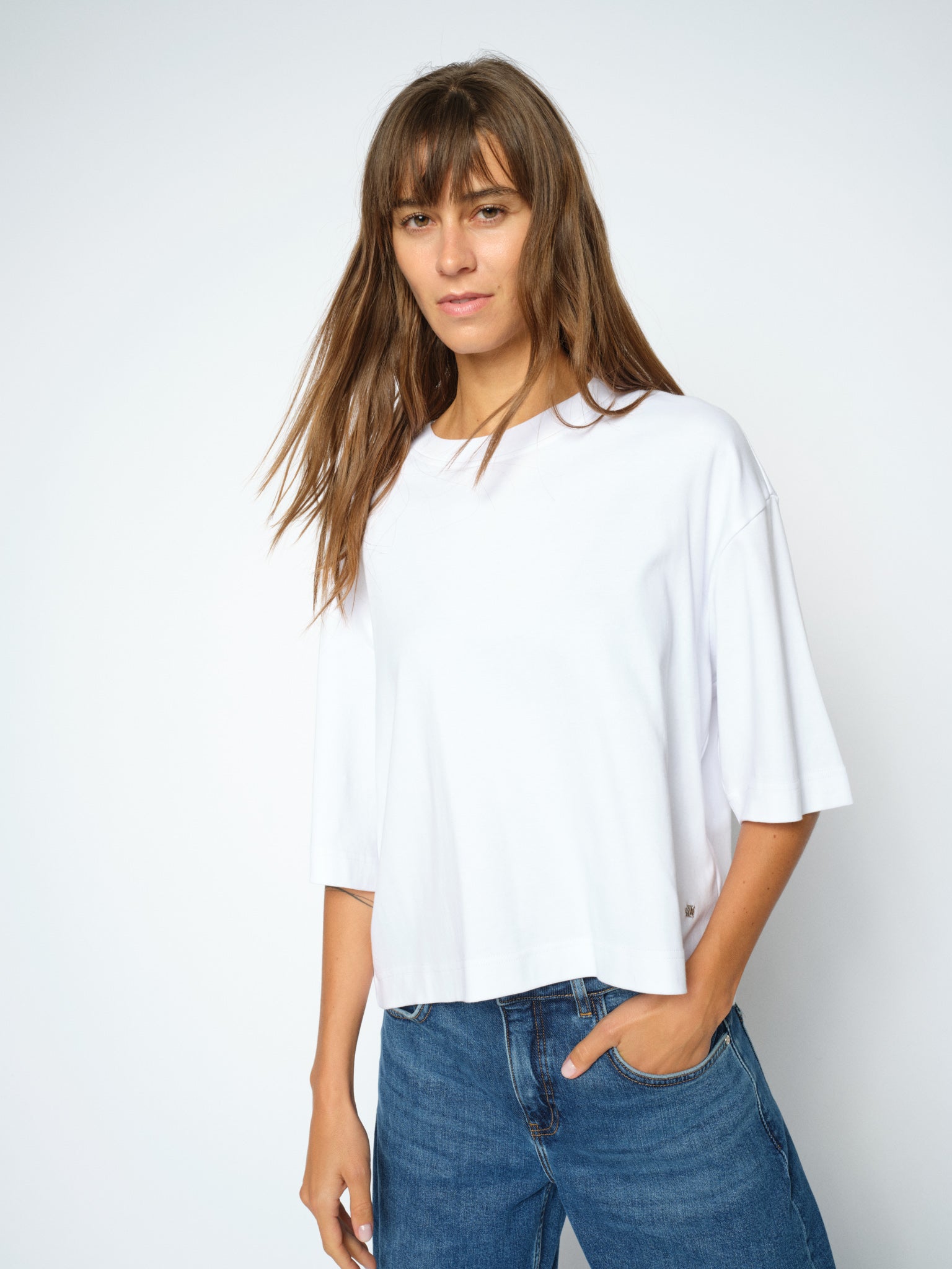 Modelshot / White / Detail